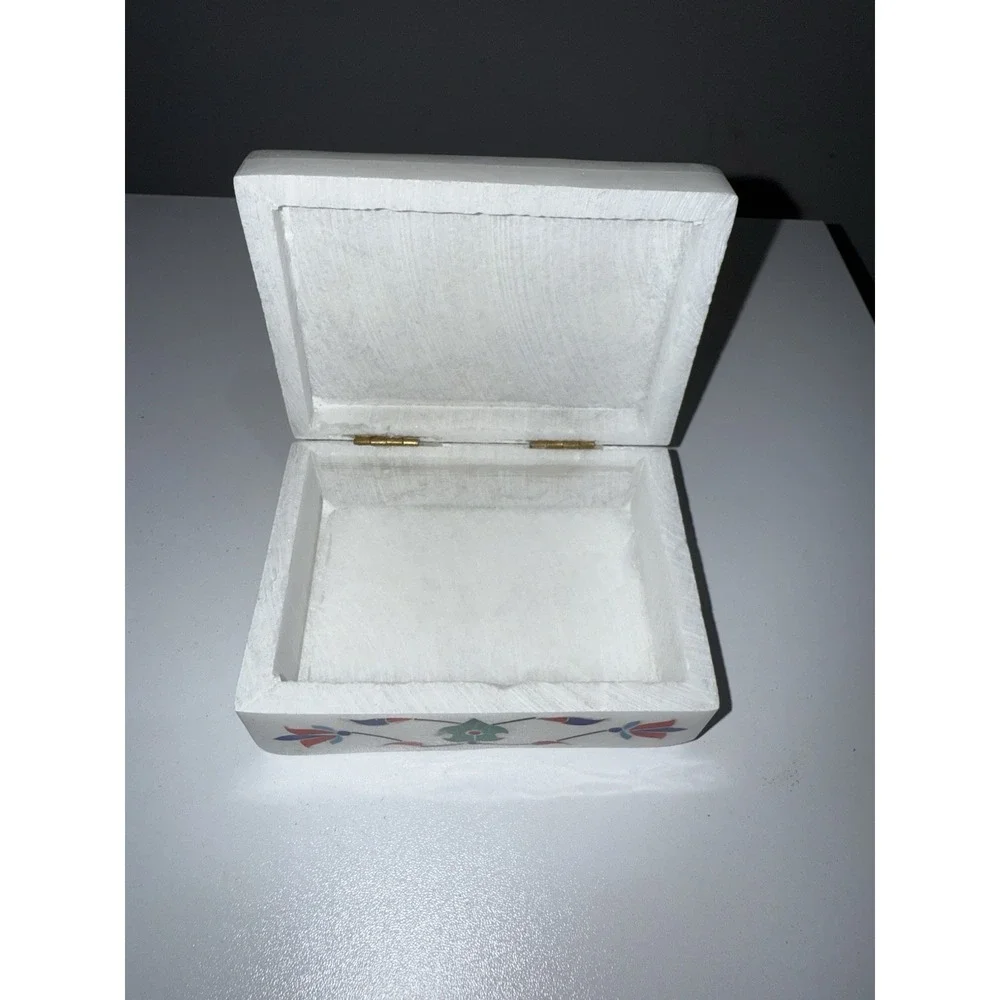 VINTAGE WHITE MARBLE TRINKET BOX SEMI PRECIOUS STONE INLAY‎ FLORAL DESIGN